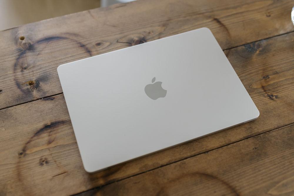 新型M2チップ搭載のMacBook Airで「本当の身軽さ」を手に入れた