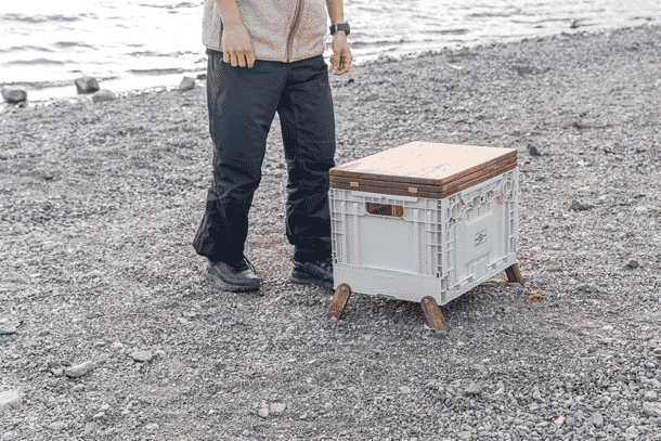 折りたたみボックスが「しっかりくつろげるアウトドアテーブル」に変身