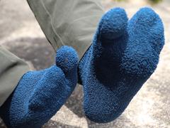 モンベルの「KAMICOトレッキングソックス」がジメッとした季節に履きたい靴下の正解でした！ 通気性も履き心地も最高なんだよね〜 | ROOMIE（ルーミー）