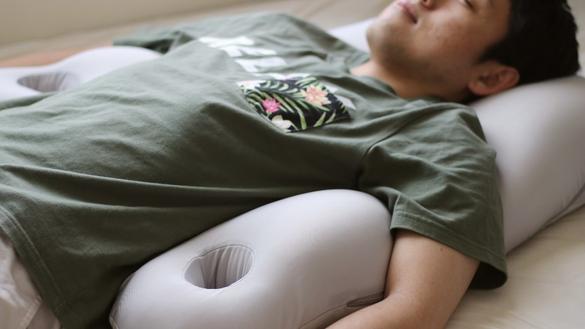 ニトリのこれで「枕に包まれて眠る」生活が実現！不思議と落ち着くこの 