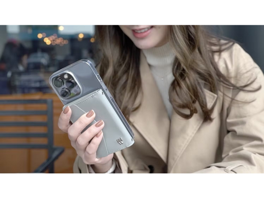 2つに分離できるスマホにくっつく財布。「and W separate」が