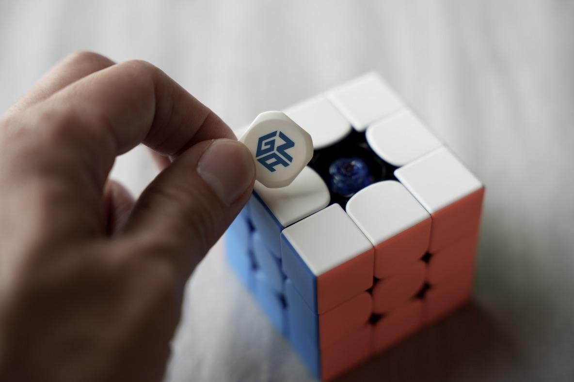 競技用のキューブを買ったら、1分台で全面揃えられるようになっちゃい