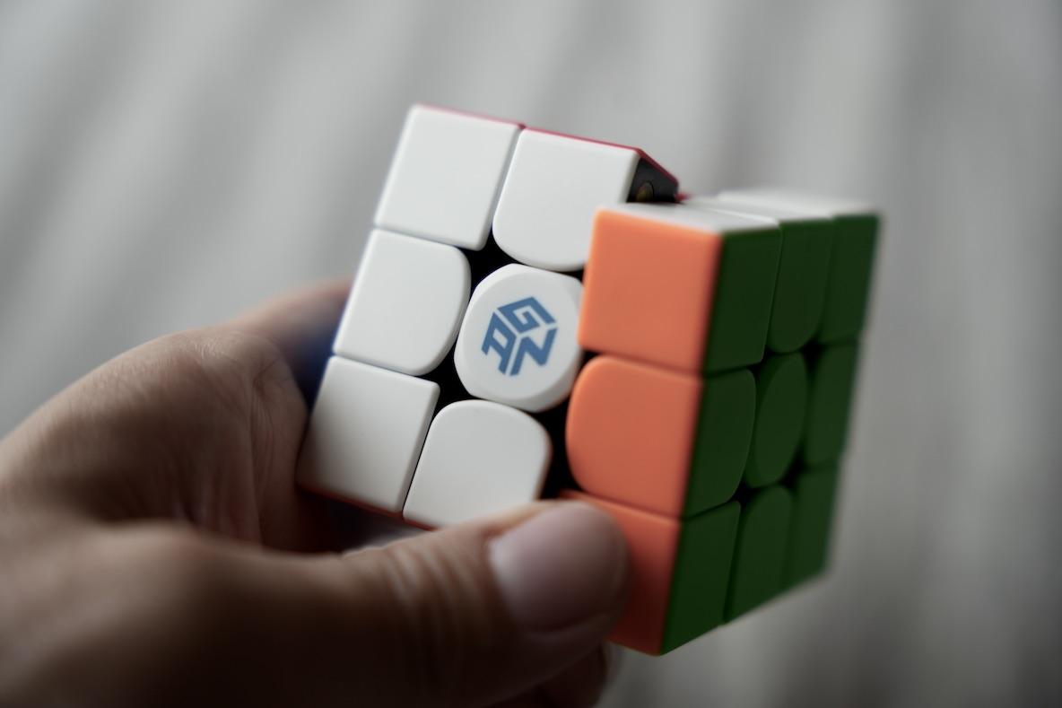 競技用のキューブを買ったら、1分台で全面揃えられるようになっちゃい