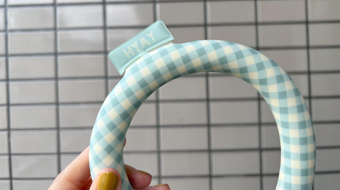 25度以下で凍結し、繰り返し使えるHYAYの「アイススヌード」。これなら