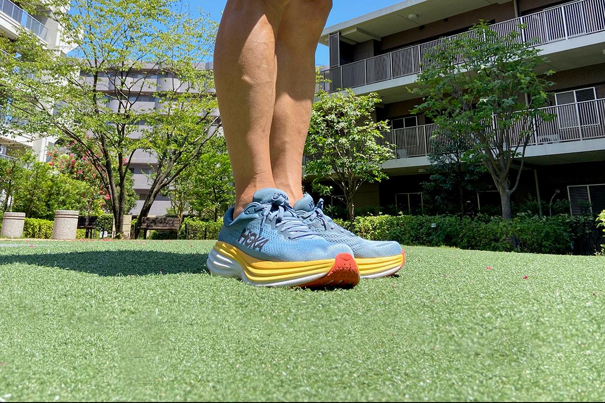 HOKA®︎のシューズはやっぱり心強い！ 新作「BONDI 8」は走りやすいし、普段のコーデにも合わせやすい二刀流だよ｜マイ定番スタイル |  ROOMIE（ルーミー）