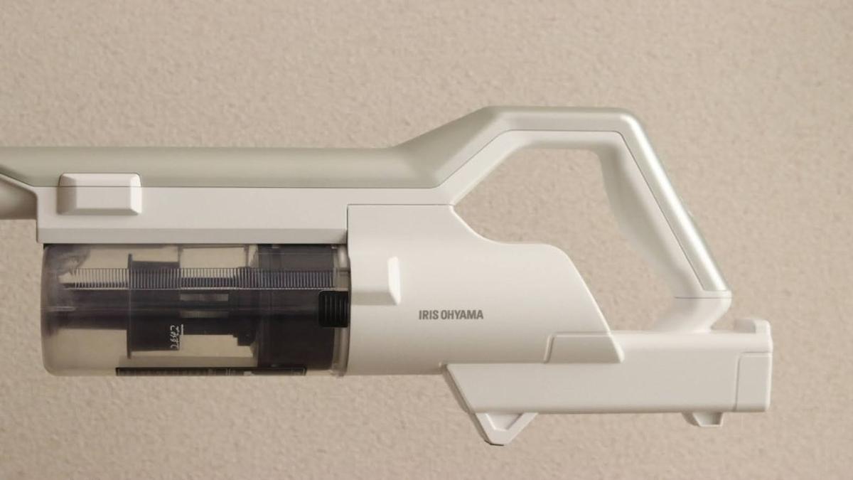 アイリスオーヤマのコスパ最強スティッククリーナーを半年使った正直レビュー。お掃除回数が増えてキレイが続く秘密って…？