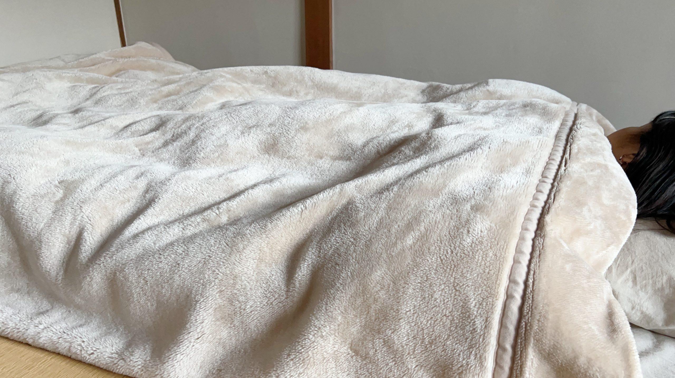 ユニクロの「ヒートテック毛布」のおかげで、毎日朝までぬくぬく眠れる