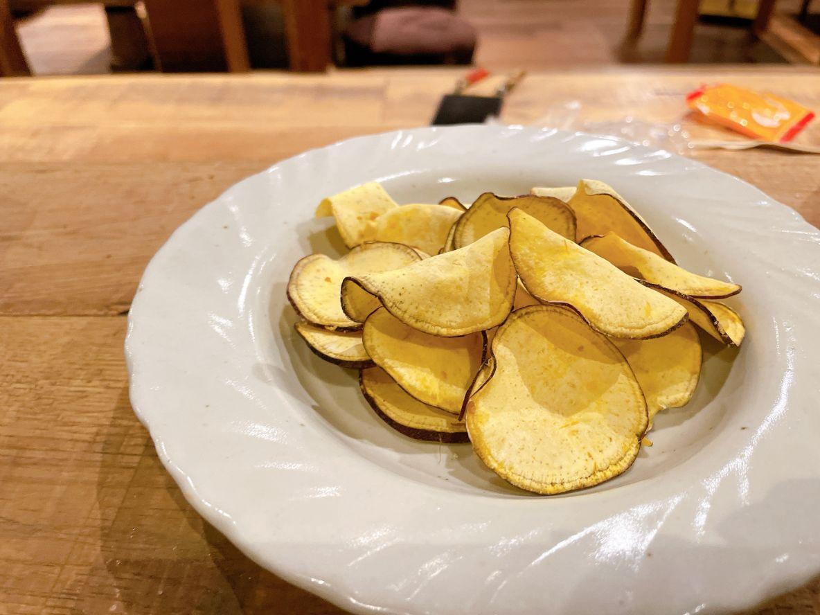 ダイソー「電子レンジチップスメーカー」で色んな野菜をチップス化