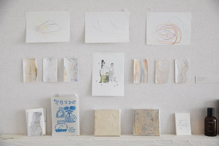 (上段)息子さん作「真ん中がはじめて描いたもので、一番右が最近描けるようになった丸を、いっぱい描いてくれたものです」