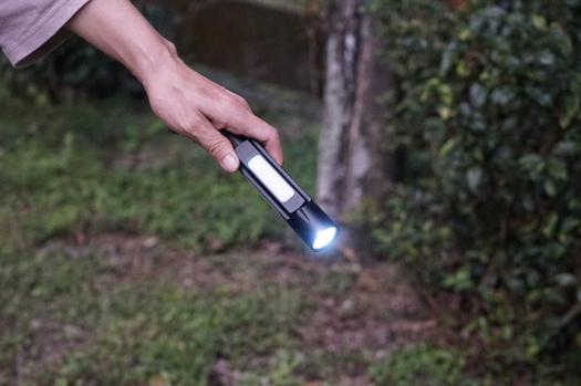 軍事機器メーカー製作のタフな懐中電灯 スマホも充電できる Mot10 Roomie ルーミー