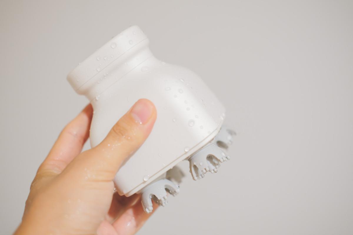無印良品「お風呂で使える充電式頭皮ケアブラシ」