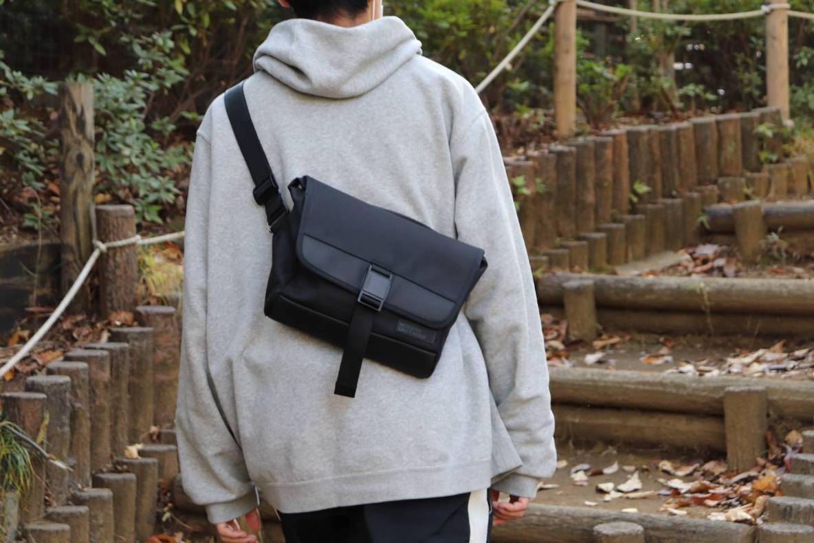 防水＆タフな「DAYFARER Sling」は、“美シルエット”も兼ね備えた逸品