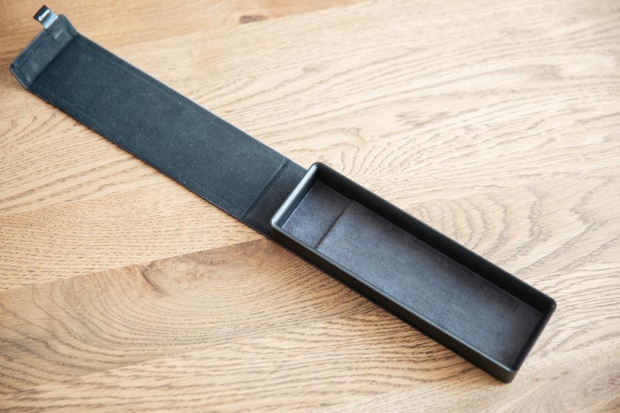 NuAns 「FLIPTRAY（スエードグレイ）」開く