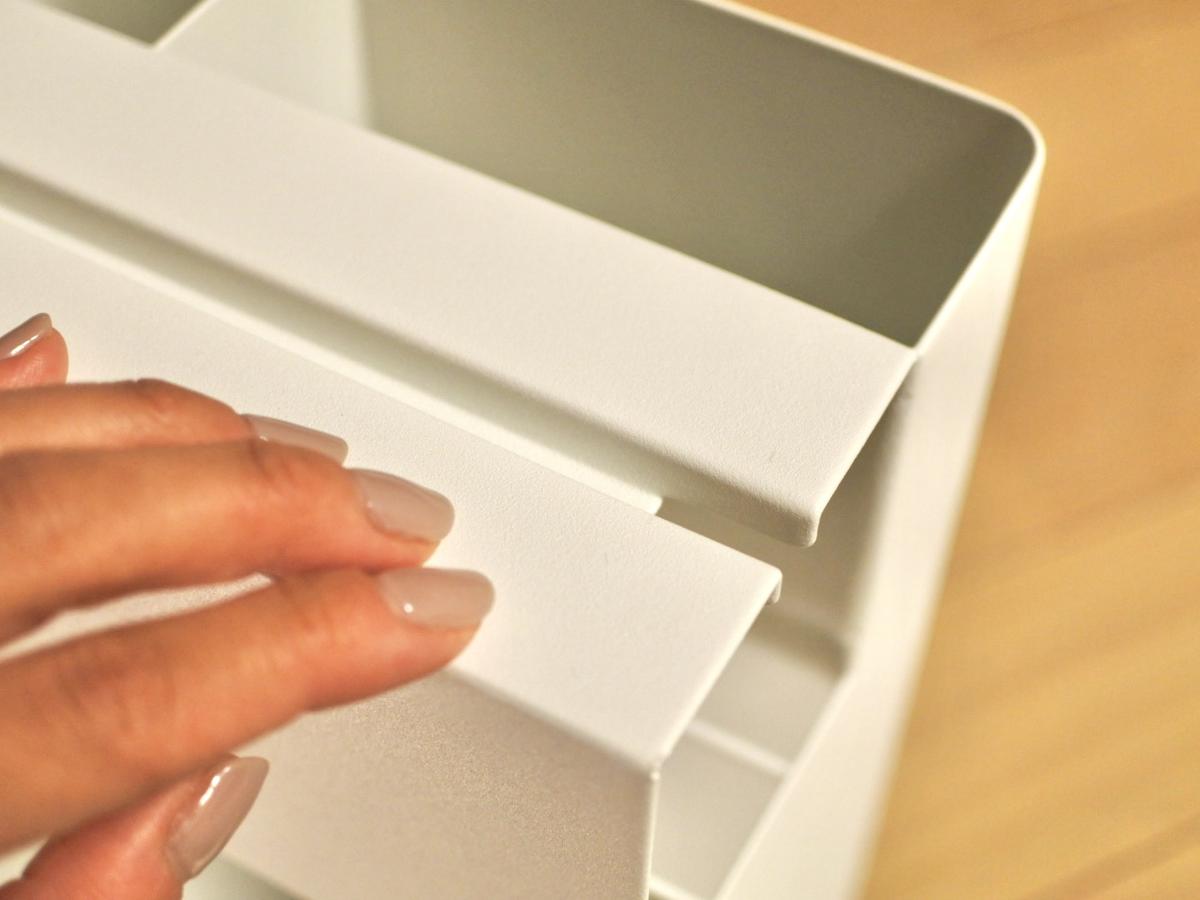 ボックスに手を添える