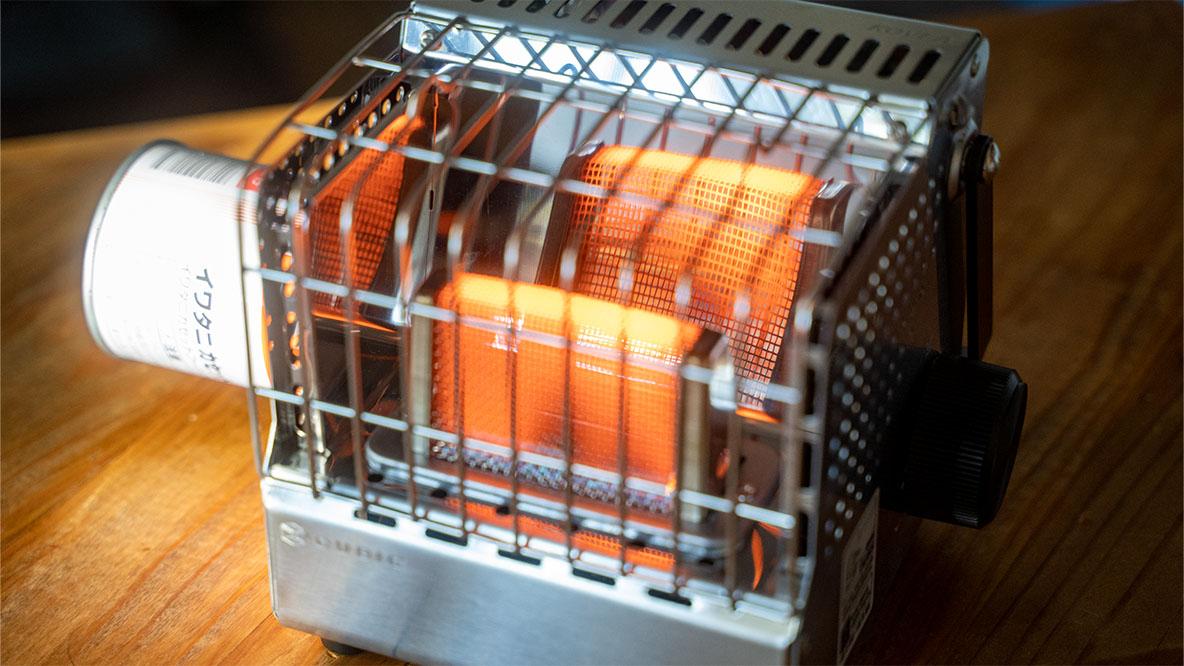 冷たい部分をピンポイントで暖められる「ガスヒーター」は人に見せたく