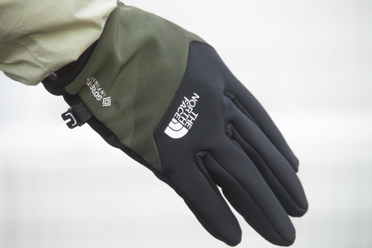 THE NORTH FACEの「ウインドストッパーグローブ」は、冬の自転車