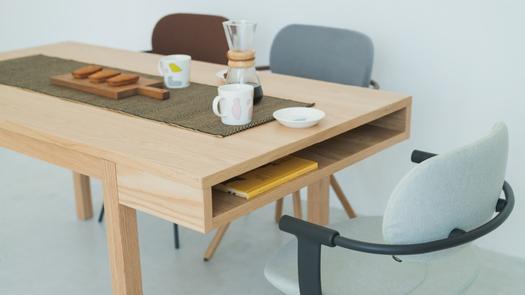 ご飯も仕事も勉強もこれ一個でできちゃう！イトーキの新作テーブルには