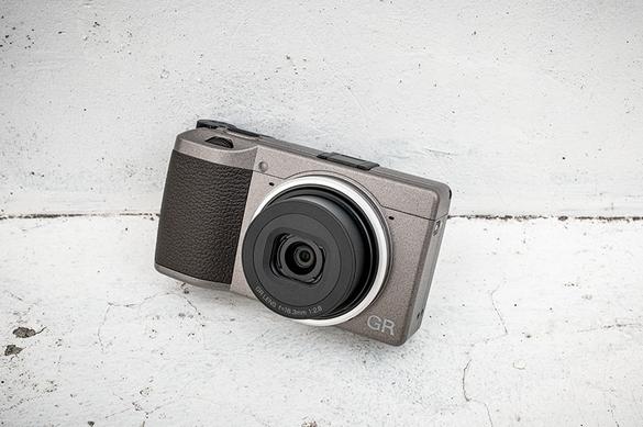 グレーがレトロで温かい。限定2,000台の｢GR III Diary Edition Special 