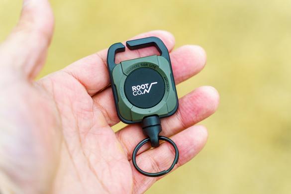 ROOT CO.の「MAG REEL SQR. LITE」で、カラビナの“あのストレス”を解消