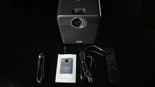 テレビ不要でYouTubeも見れる! ポータブルプロジェクター「HOTACK T03
