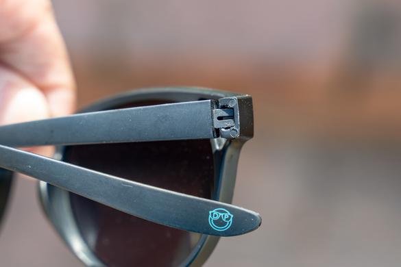 DONTPANICの「偏光調光サングラス」、毎日使いたくなる機能が満載だな