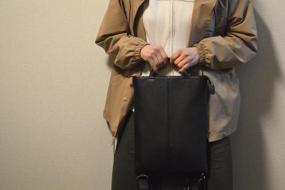 薄くて軽い。無駄を省いた本革4WAYバッグが通勤にぴったりだった 