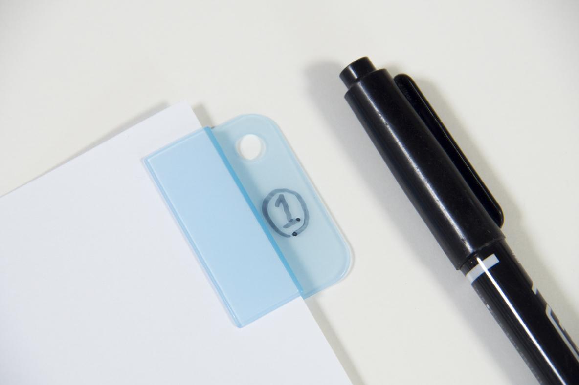 便利すぎる文房具発見！ “カラフルなコレ”のおかげで書類整理が