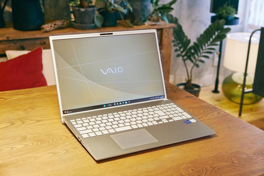 「VAIO® F16」