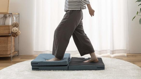 家の中でも飛び跳ねながら楽しめる！クッショントランポリンが今