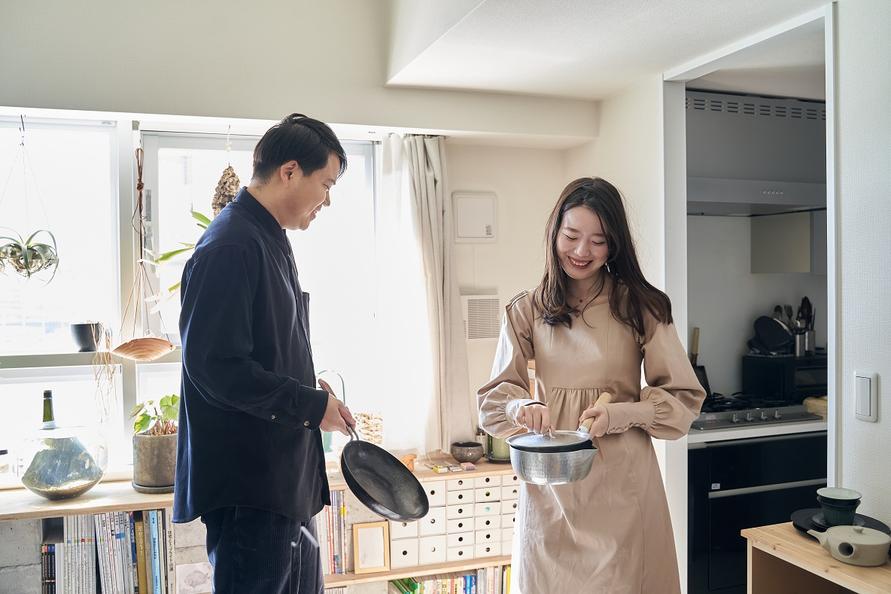 お気に入りの調理器具を紹介してくださるおふたり