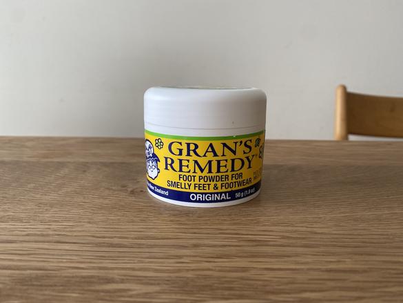 グランズレメディの「魔法の粉」が足元のニオイストレスを撃退してくれ