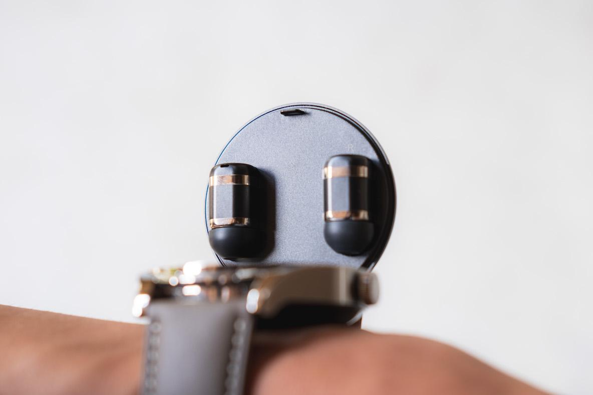 スマートウォッチとワイヤレスイヤホンを1つにしたら「あの煩わしさ