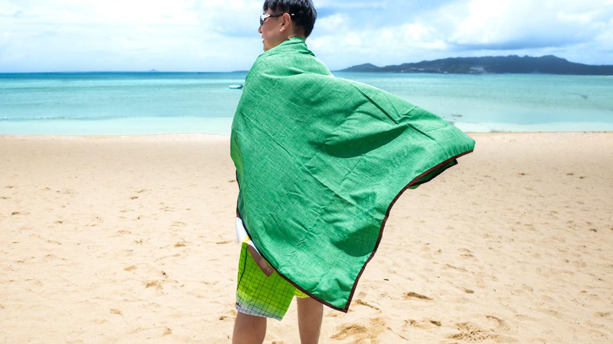 砂がつかないブランケット」は海水浴の必需品！ ビーチのくつろぎ 