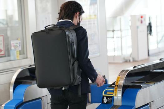 背負える2 Wayスーツケースが新登場！ 出張で使える実用派バッグ