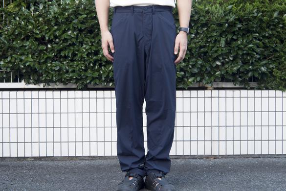 暑くてジメっとした日を快適に過ごせる「超軽量ロングパンツ」を発見 