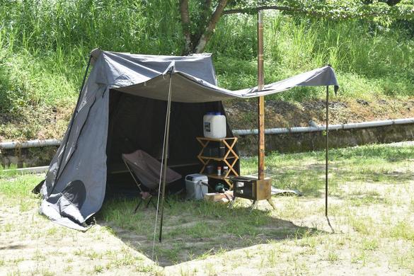 ソロキャンプを優雅に。居住空間が広大な台形テント「OwL」を試して