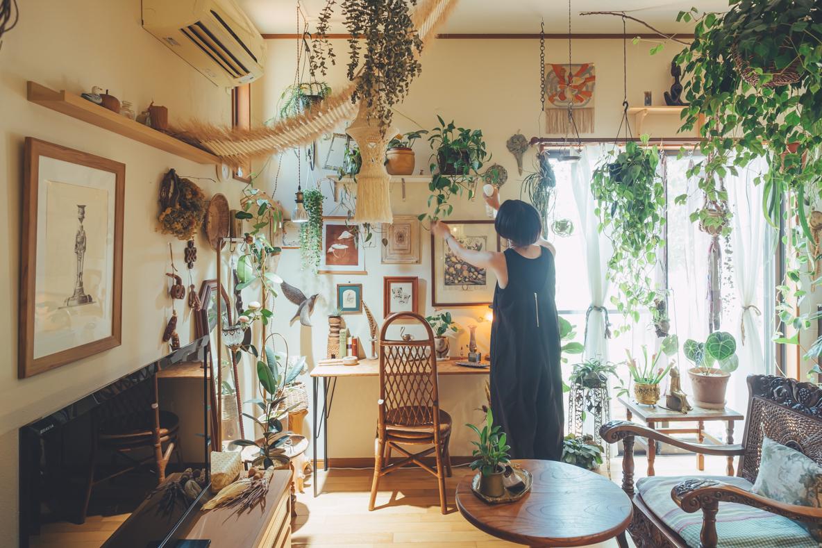 植物と本と味のある雑貨をぎゅっと詰め込んだ12畳のLDK（埼玉県