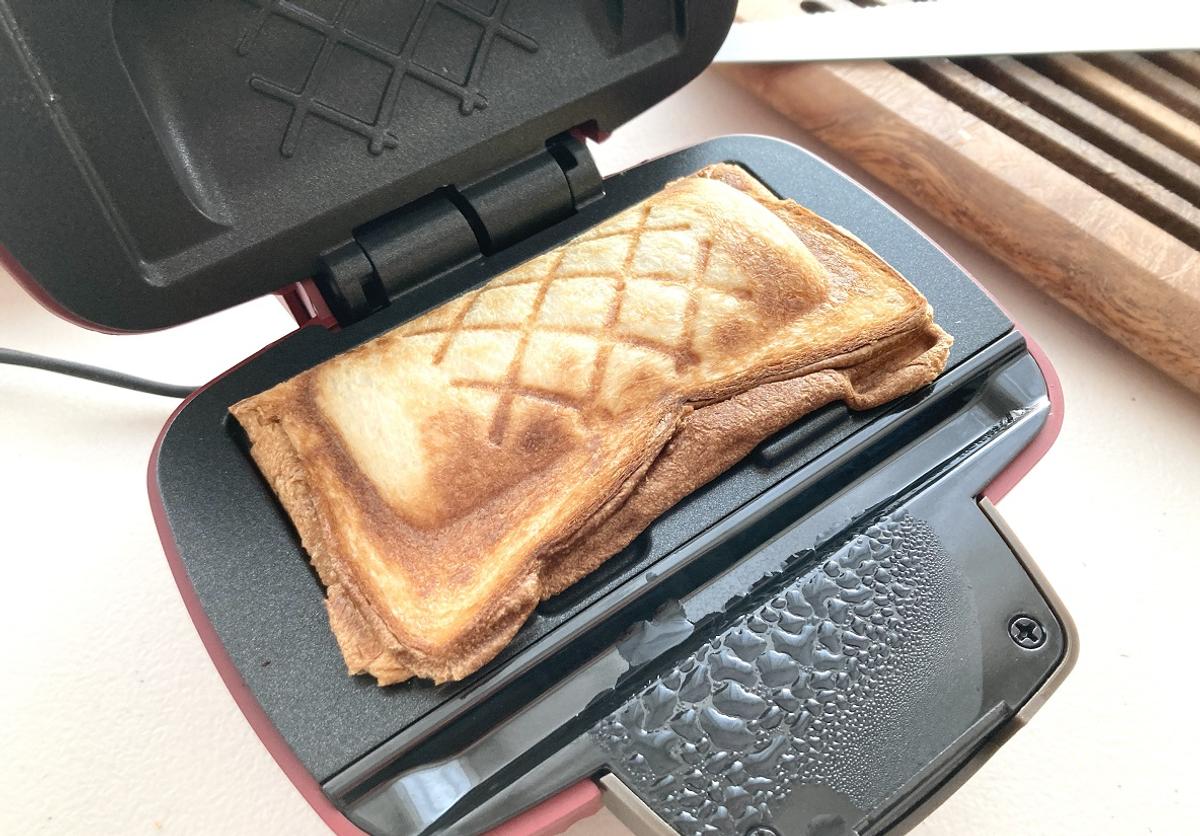 用recolte麗克特「mini迷你三明治機」在忙碌的早晨快速製作出一份熱騰騰的早餐! 用recolte麗克特「mini迷你三明治機」在忙碌的早晨快速製作出一份熱騰騰的早餐!