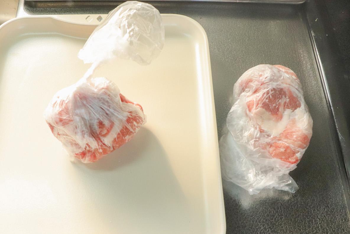 冷凍肉・魚の解凍がたった◯分で完了する「お皿」。置くだけでこんなにうまく解凍できるとは… | ROOMIE（ルーミー）