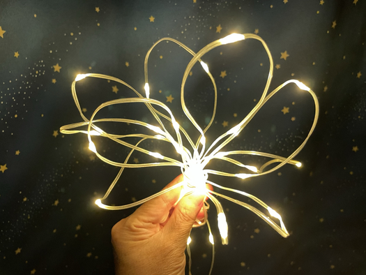 LEDランタンと10mのストリップライトが合体! 実用性と装飾を LEDランタンと10mのストリップライトが合体! 実用性と装飾を