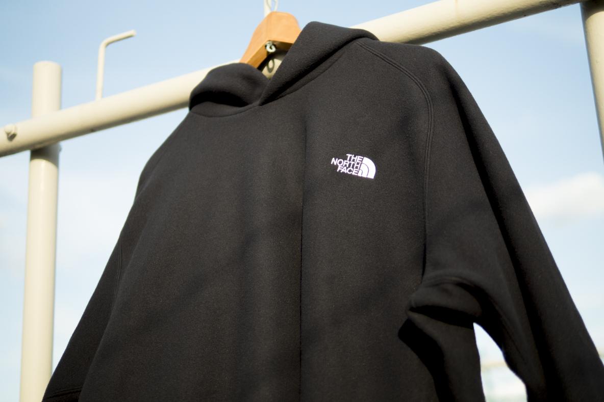 THE NORTH FACEの「マイクロフリースフーディ」は、軽い＆暖かい