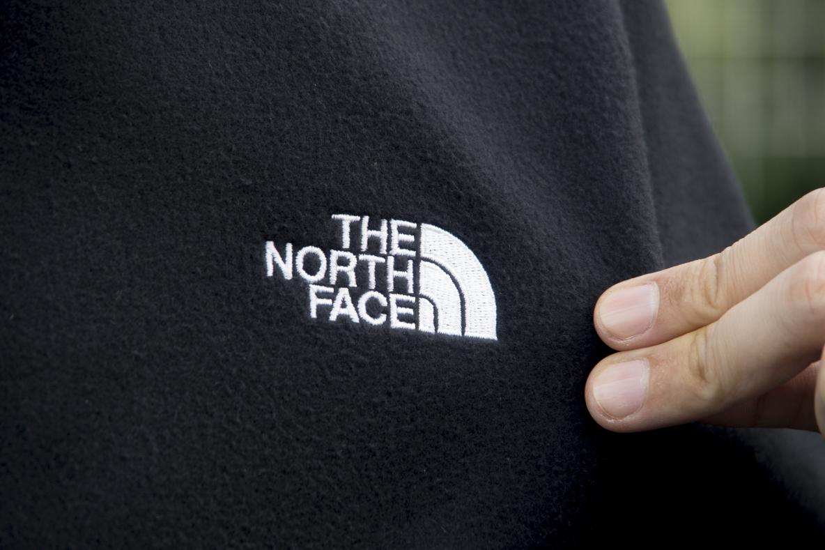 THE NORTH FACEの「マイクロフリースフーディ」は、軽い＆暖かい