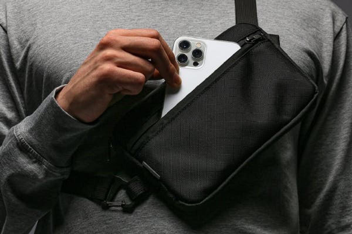 ピタリとフィットして携帯性バツグン。コンパクトさを極めたスリング