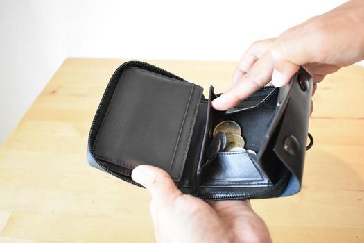 身に付ける防水本革財布。「ユーティリティーウォレット」で移動が
