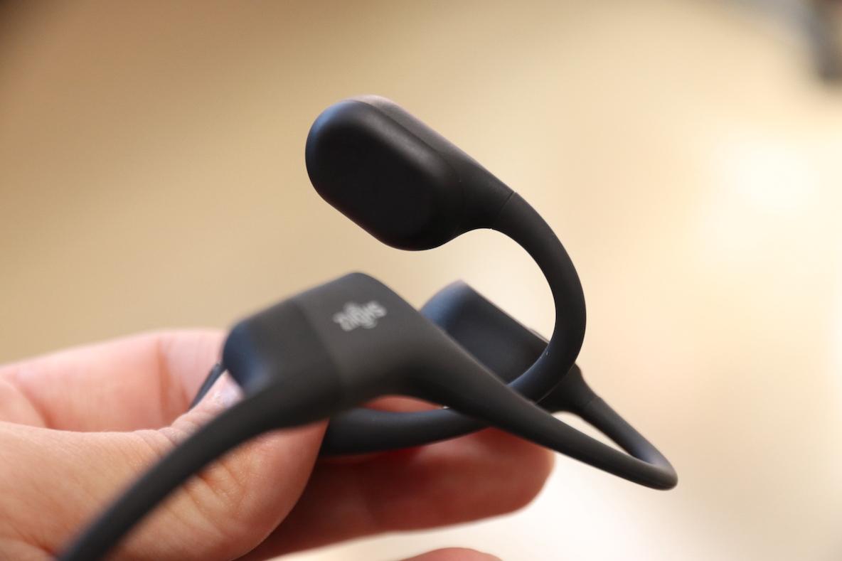運動時や家事中の使い心地が最高！ うわさの骨伝導イヤホン「SHOKZ