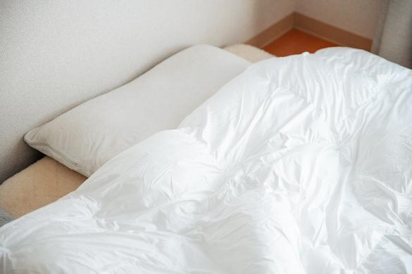 寒くて夜中に起きちゃう」問題、ニトリのふわふわ掛け布団が解決した 