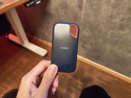 手のひらサイズに2TBの大容量！「サンディスクのポータブルSSD」が約6 