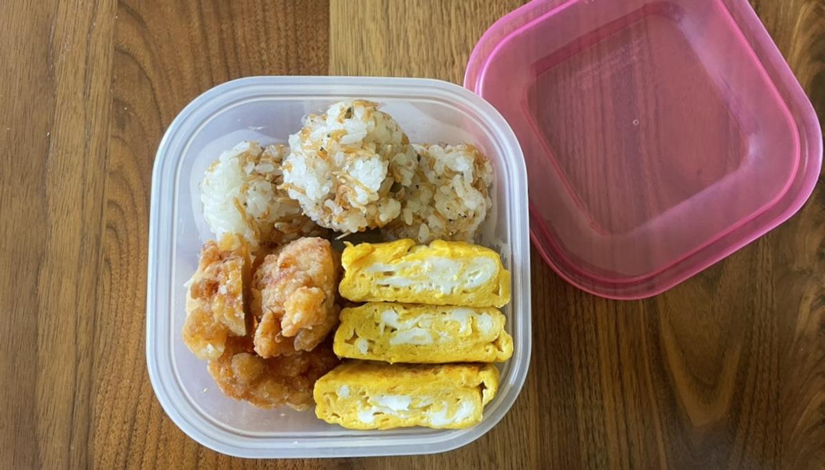 どうしても自炊したくない日の救世主。冷凍の「タッパー弁当」でさくっと【ROOMIEのふつうごはん日記】