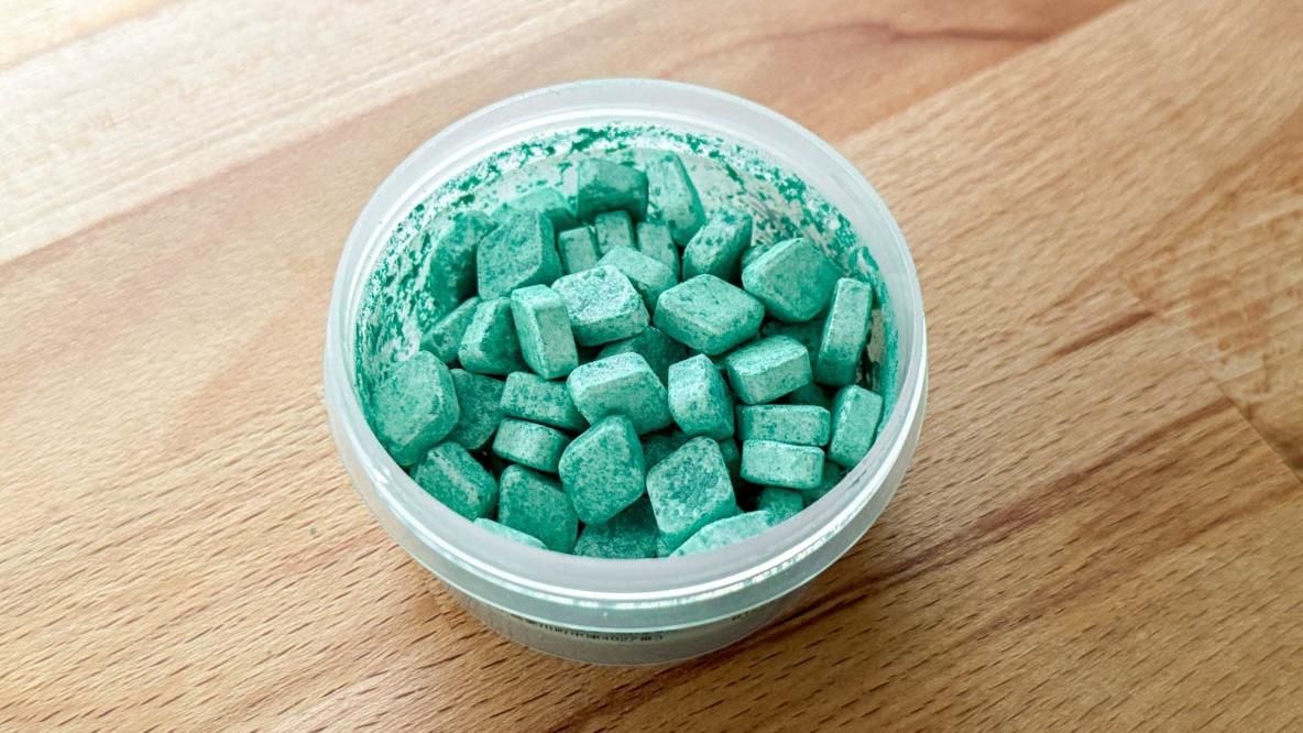 LUSHで大人気、緑色のコレ。口の中の不快感が桁違いにスッキリして感動