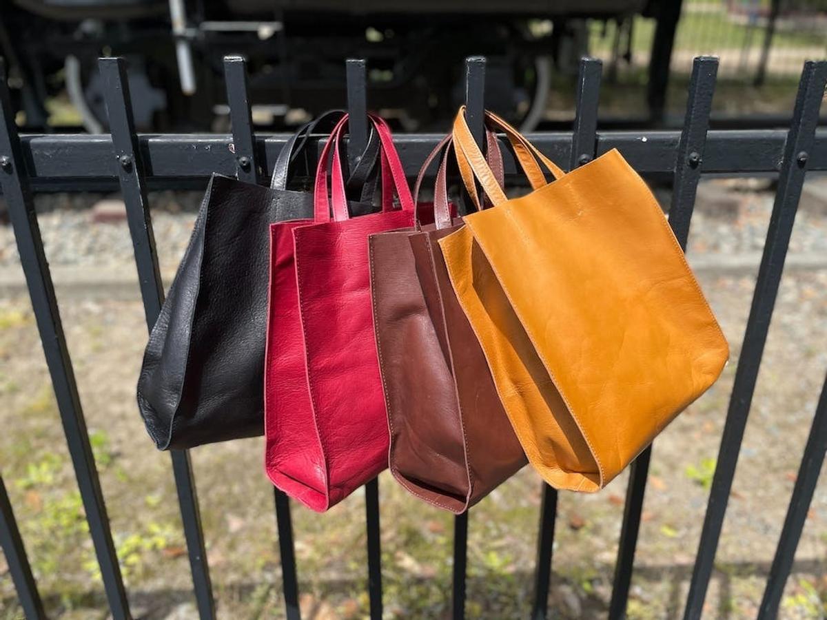 デッドストック革の活用プロジェクト第5弾！ 普段使いにピッタリな本革